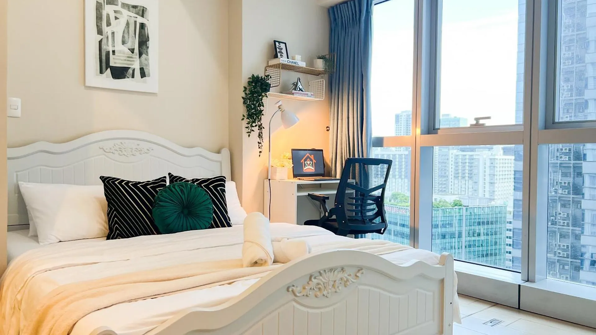 Upscale Bgc Stay Near Mitsukoshi #Upt130G Manila