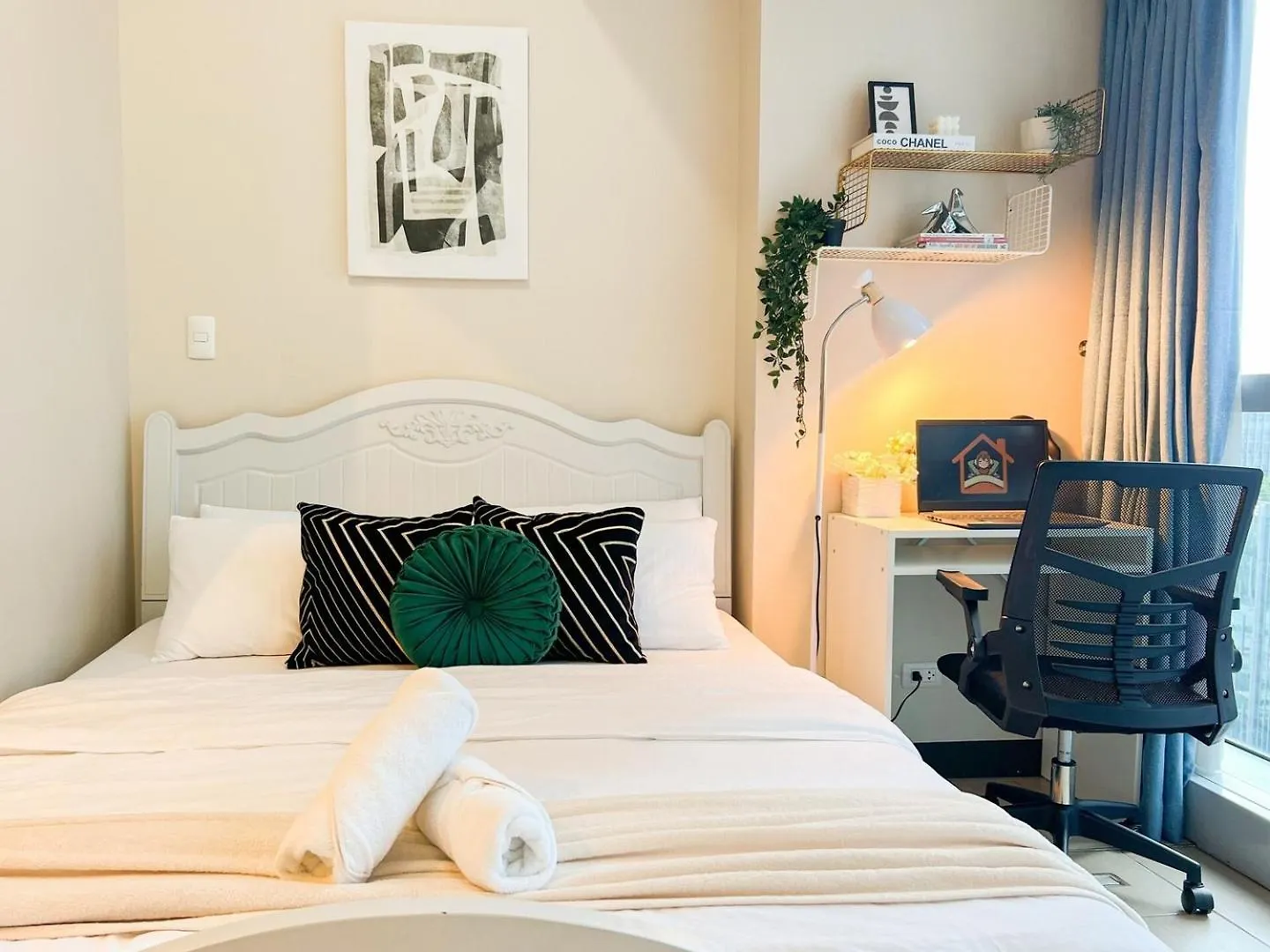 Upscale Bgc Stay Near Mitsukoshi #Upt130G Manila Philippines