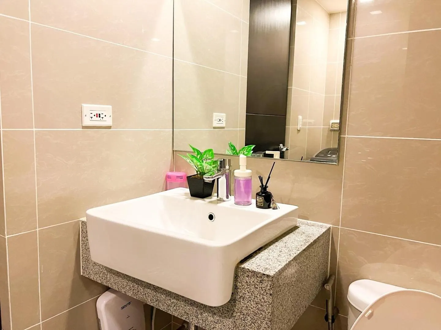 Upscale Bgc Stay Near Mitsukoshi #Upt130G Manila Apartment
