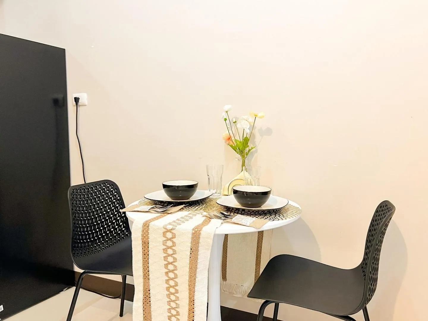 Upscale Bgc Stay Near Mitsukoshi #Upt130G Manila