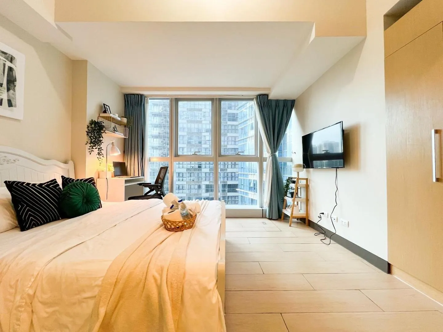 Upscale Bgc Stay Near Mitsukoshi #Upt130G Manila